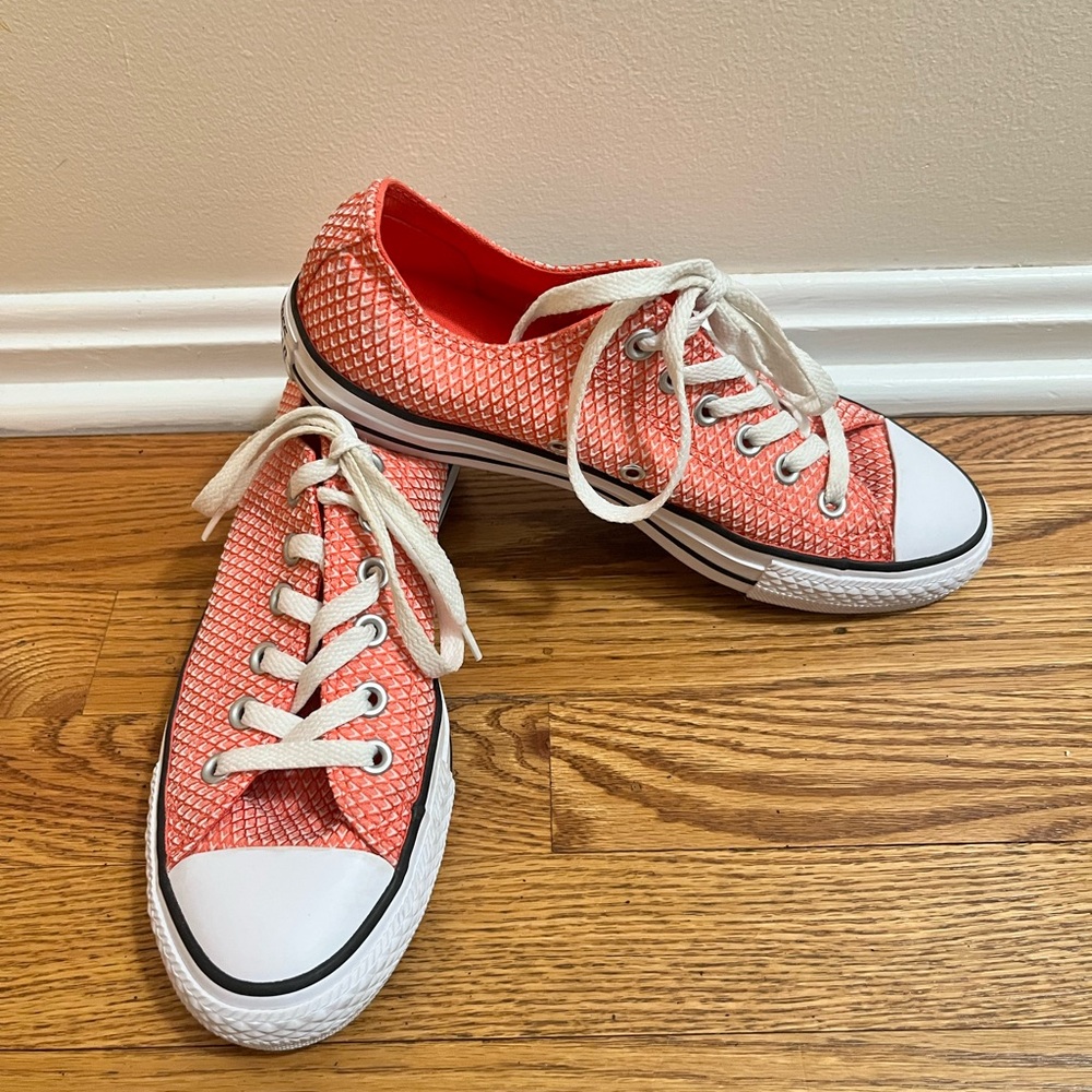 Converse Chuck Taylor’s in Coral